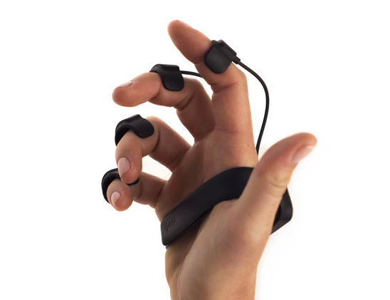 Gest похож на перчатку, которая крепится на ладони и пальцах пользователя, устройство позволяет руке работать более интуитивно